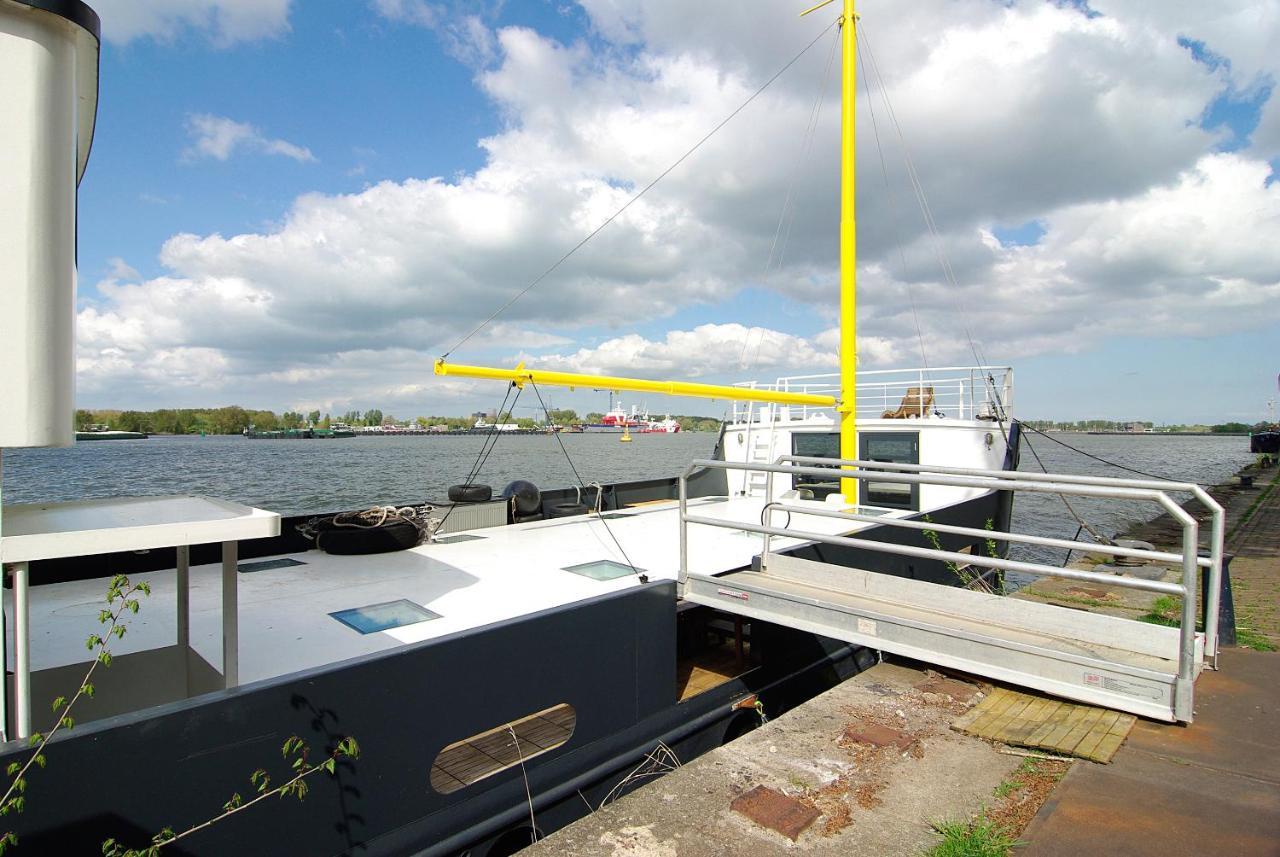 Magnificent Houseboat With A Stunning View! Hotell Amsterdam Eksteriør bilde